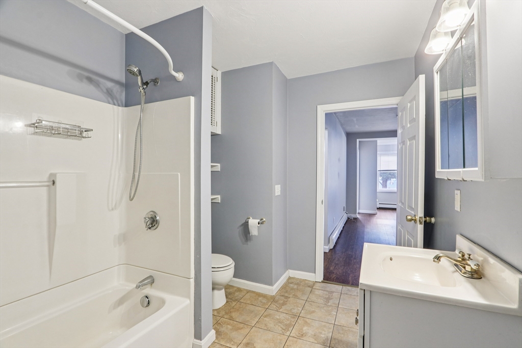 Franklin, Massachusetts 02038, United States, 3 Bedrooms Bedrooms, ,2 BathroomsBathrooms,Residential,Pending,250202