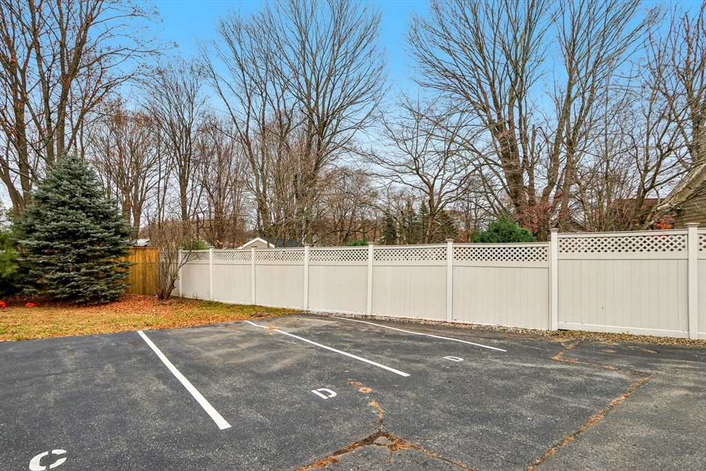 Franklin, Massachusetts 02038, United States, 3 Bedrooms Bedrooms, ,2 BathroomsBathrooms,Residential,Pending,250202