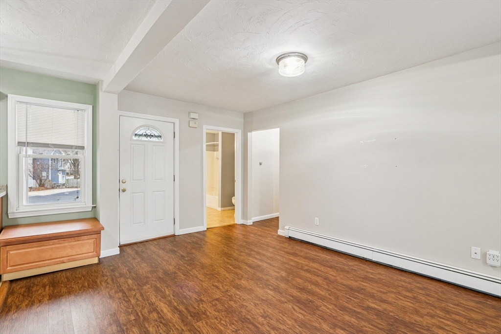 Franklin, Massachusetts 02038, United States, 3 Bedrooms Bedrooms, ,2 BathroomsBathrooms,Residential,Pending,250202