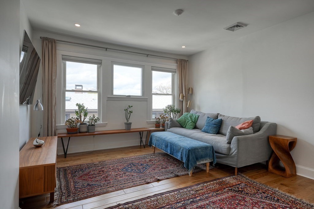 52 Burnham St 3