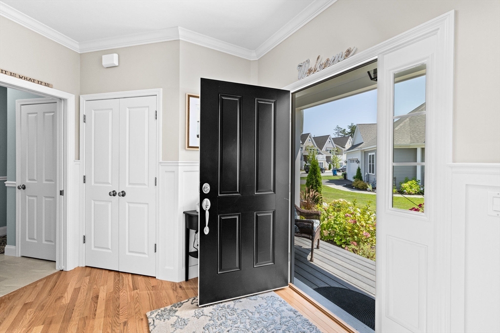 14 Meadowbrook Dr
