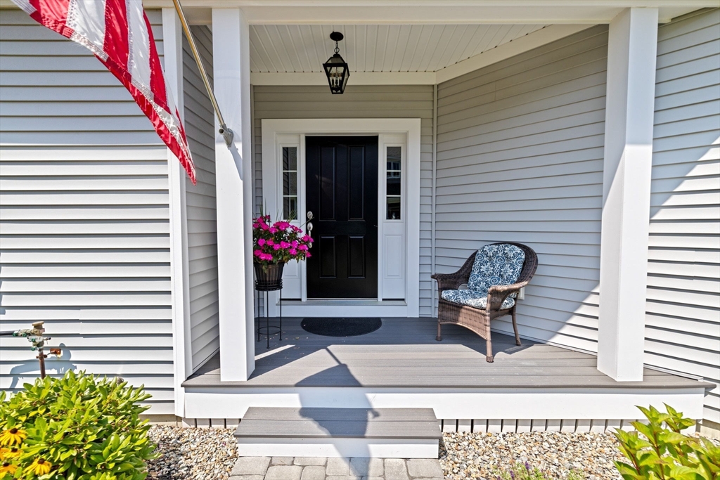 14 Meadowbrook Dr