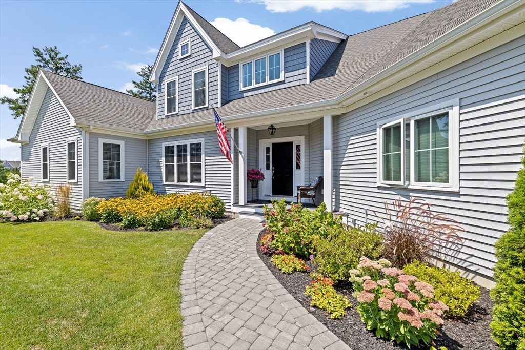14 Meadowbrook Dr