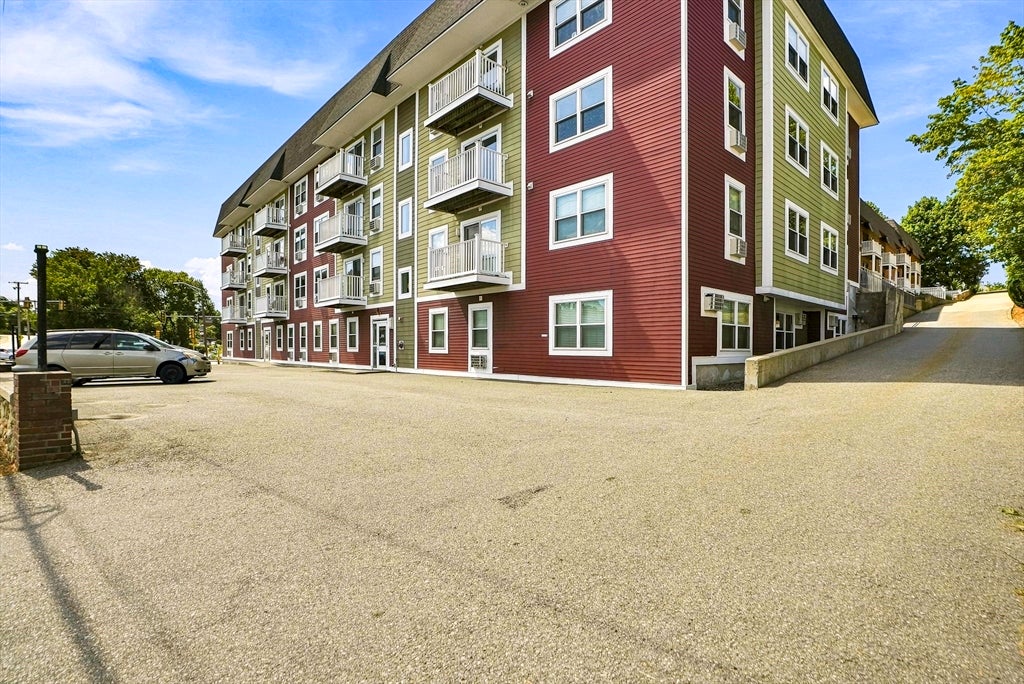 Photo of 275 W Main St, Marlborough, MA