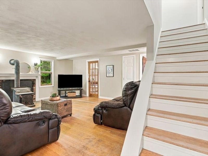 109 Pleasant St, Plympton, MA Photo #15