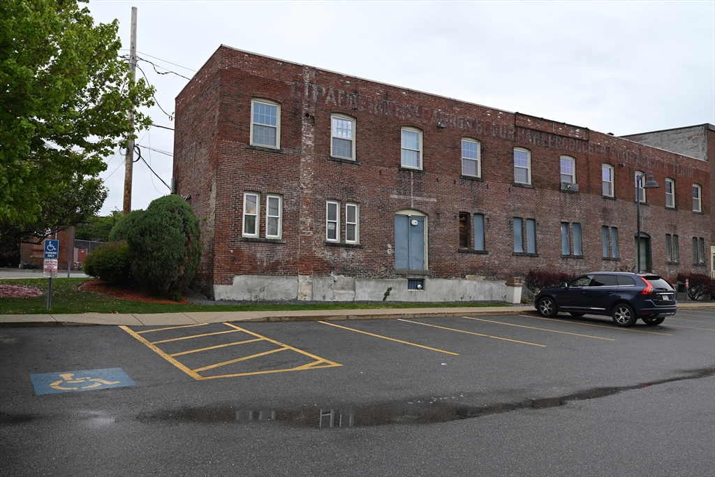 590 Dutton St