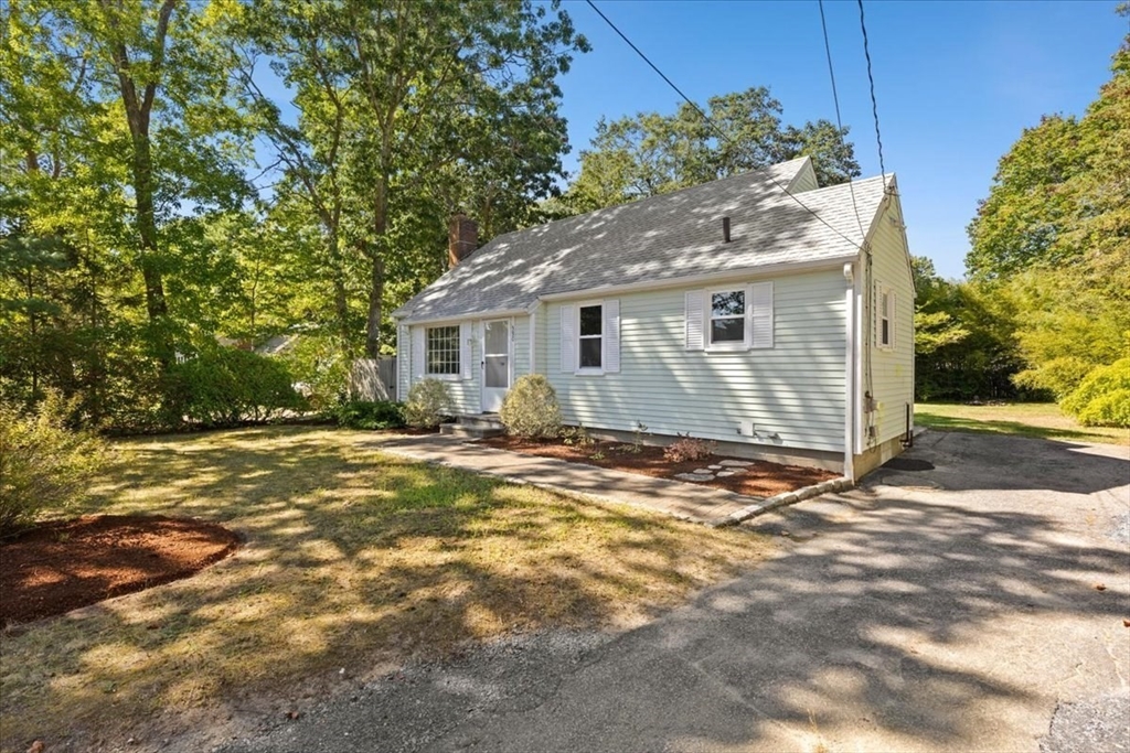 590 Sandwich Rd