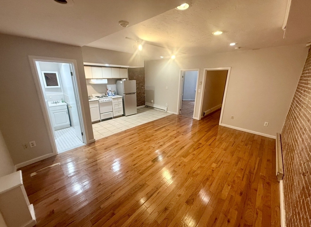 Photo 1 of 9 — 199 Beacon St BR, Boston, MA 02116