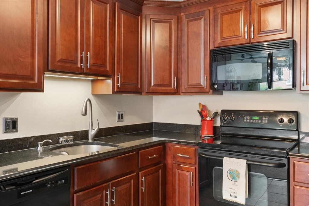 186 Lexington St 7
