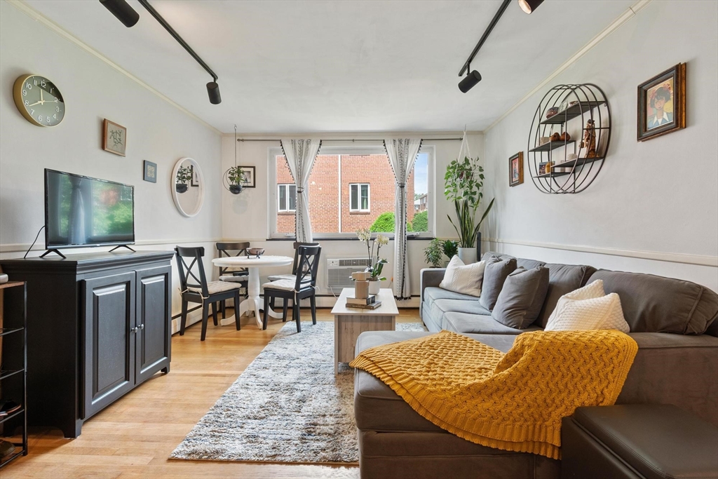 186 Lexington St 7