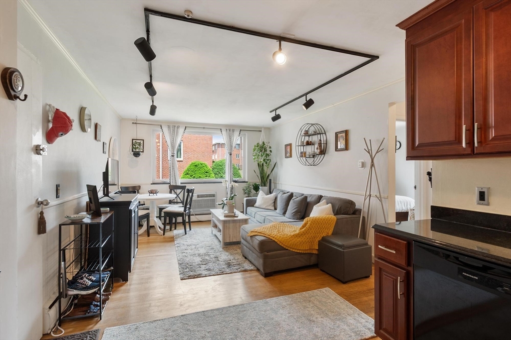 186 Lexington St 7
