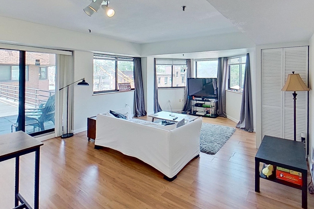 147 Kelton St 312