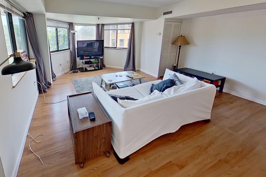 147 Kelton St 312