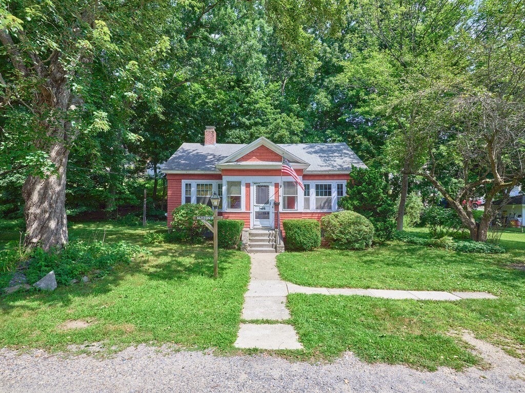34 Tiverton Parkway