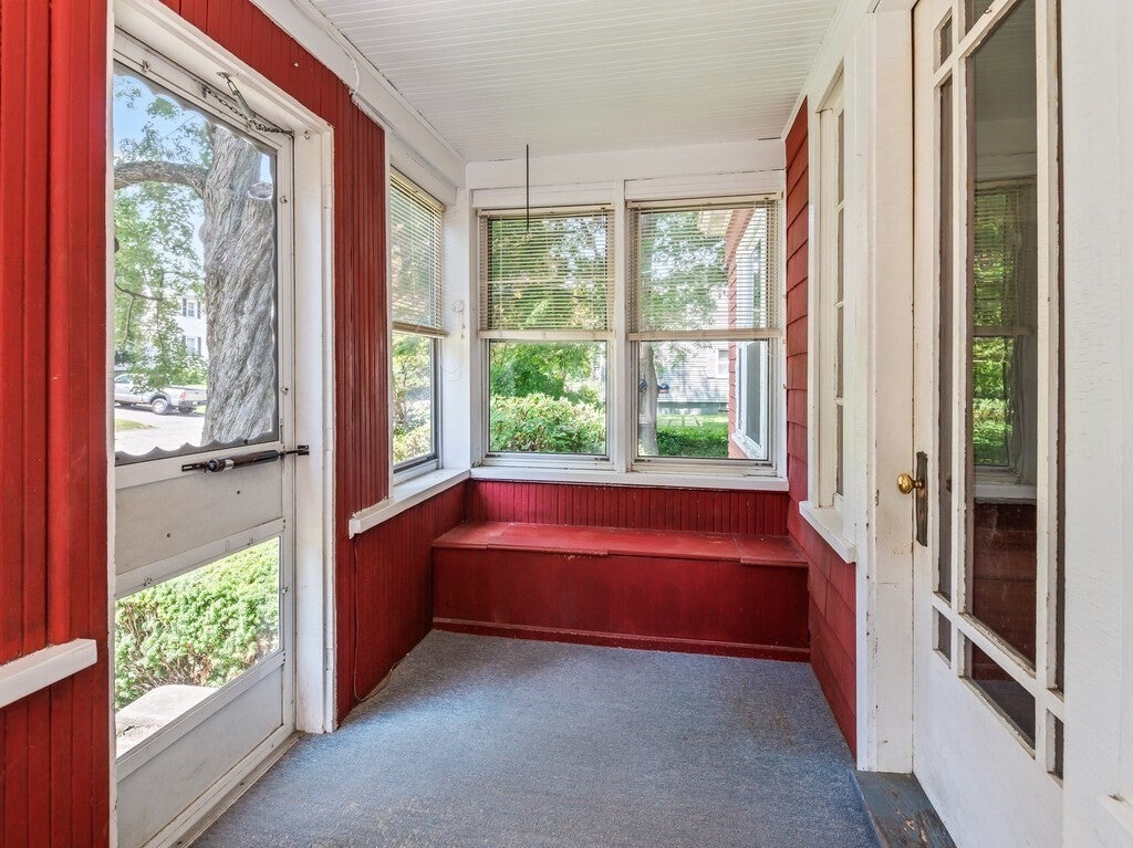 34 Tiverton Parkway
