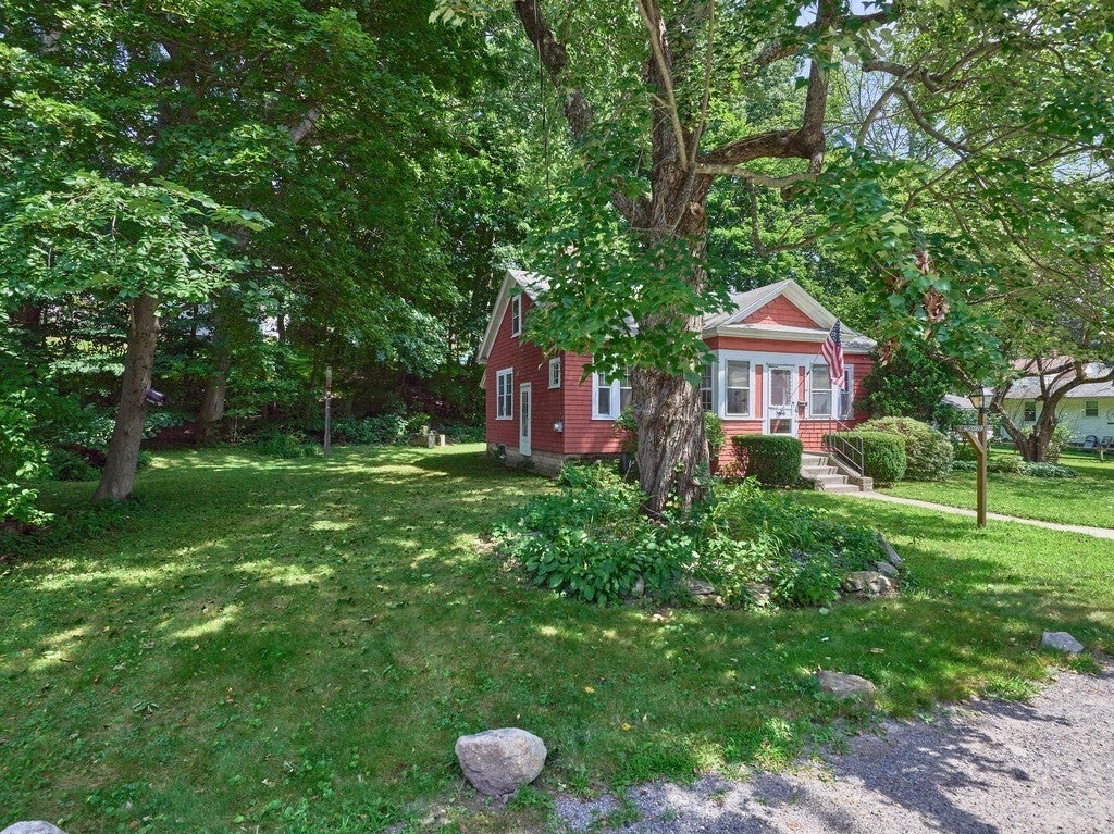 34 Tiverton Parkway