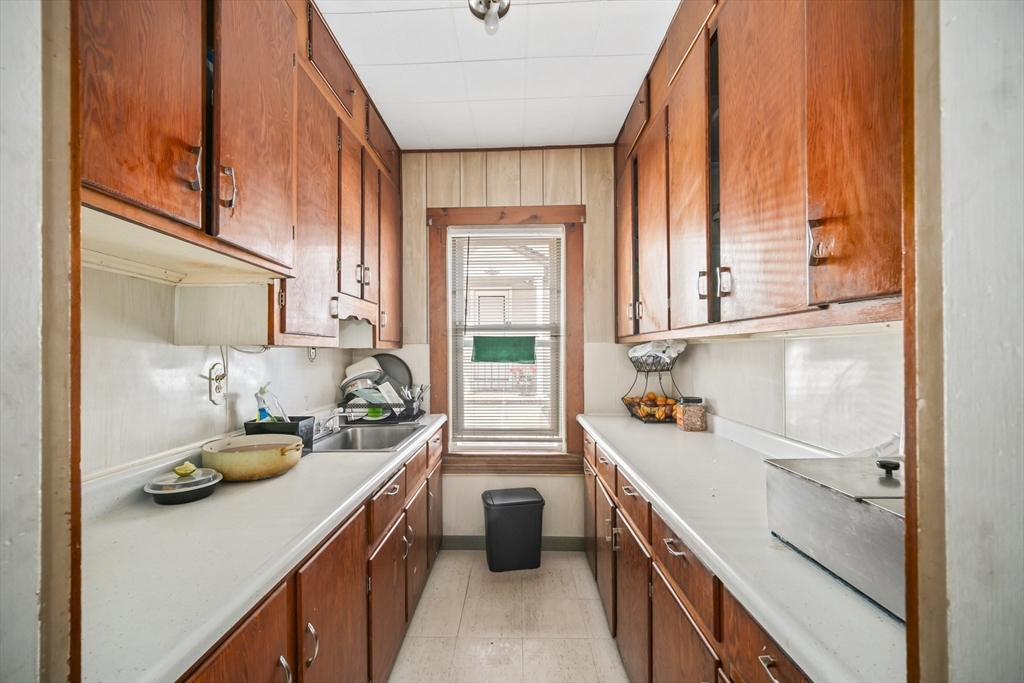 82 Snell St