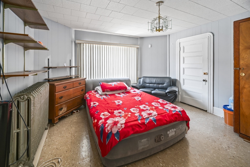 82 Snell St