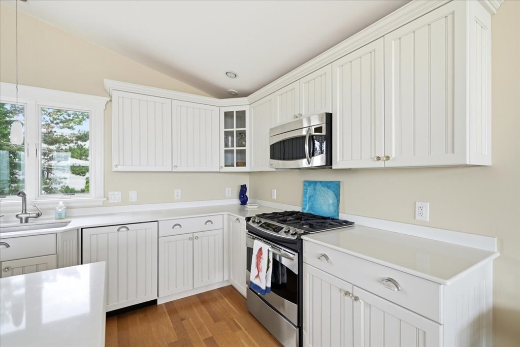 163 Beach Ave, Hull, MA Photo #10