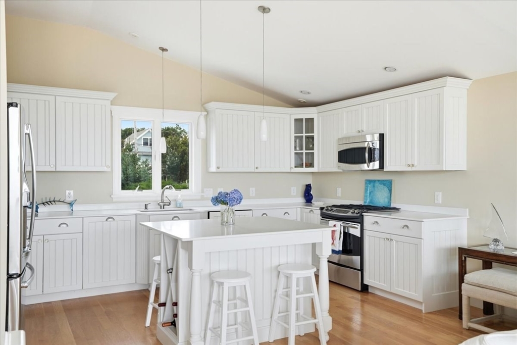 163 Beach Ave, Hull, MA Photo #8