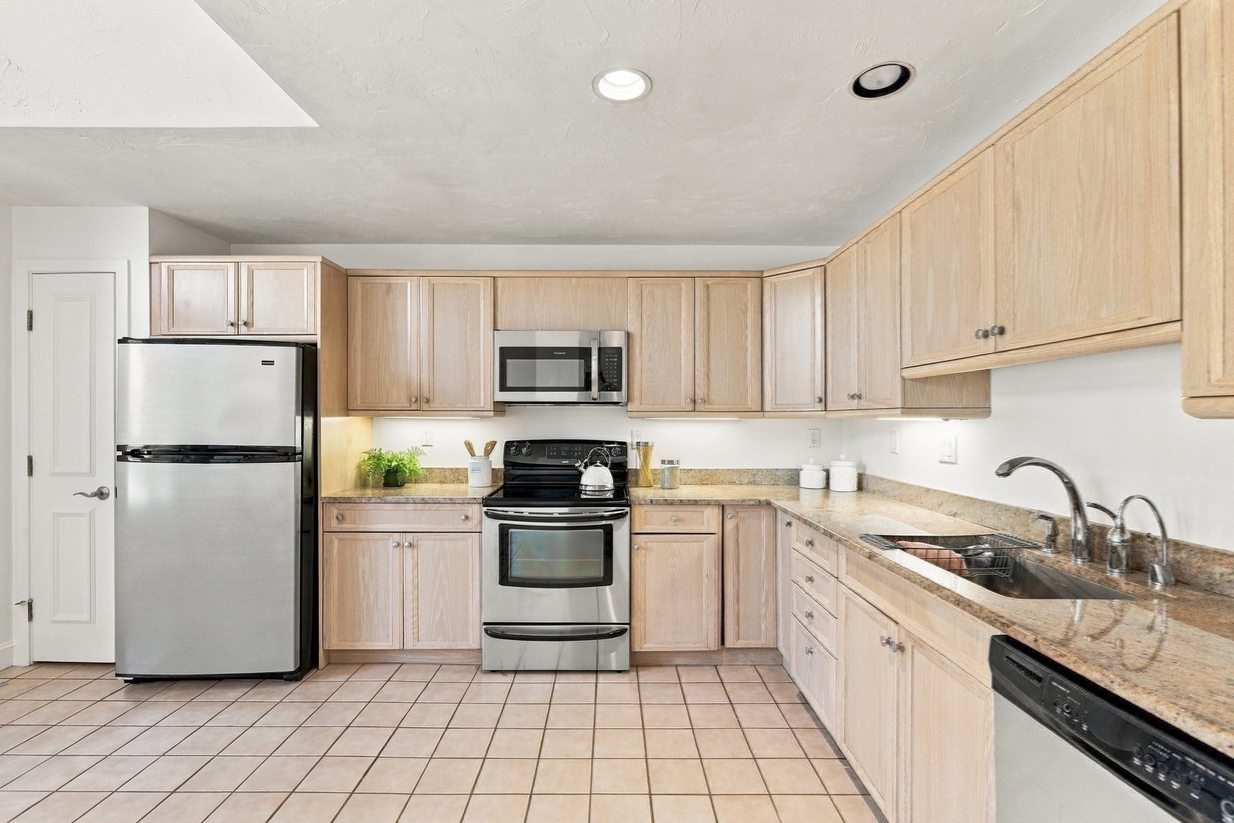 7 Wainwright Rd #47, Winchester, MA, 7 Wainwright Rd #47, Winchester, MA Photo #11