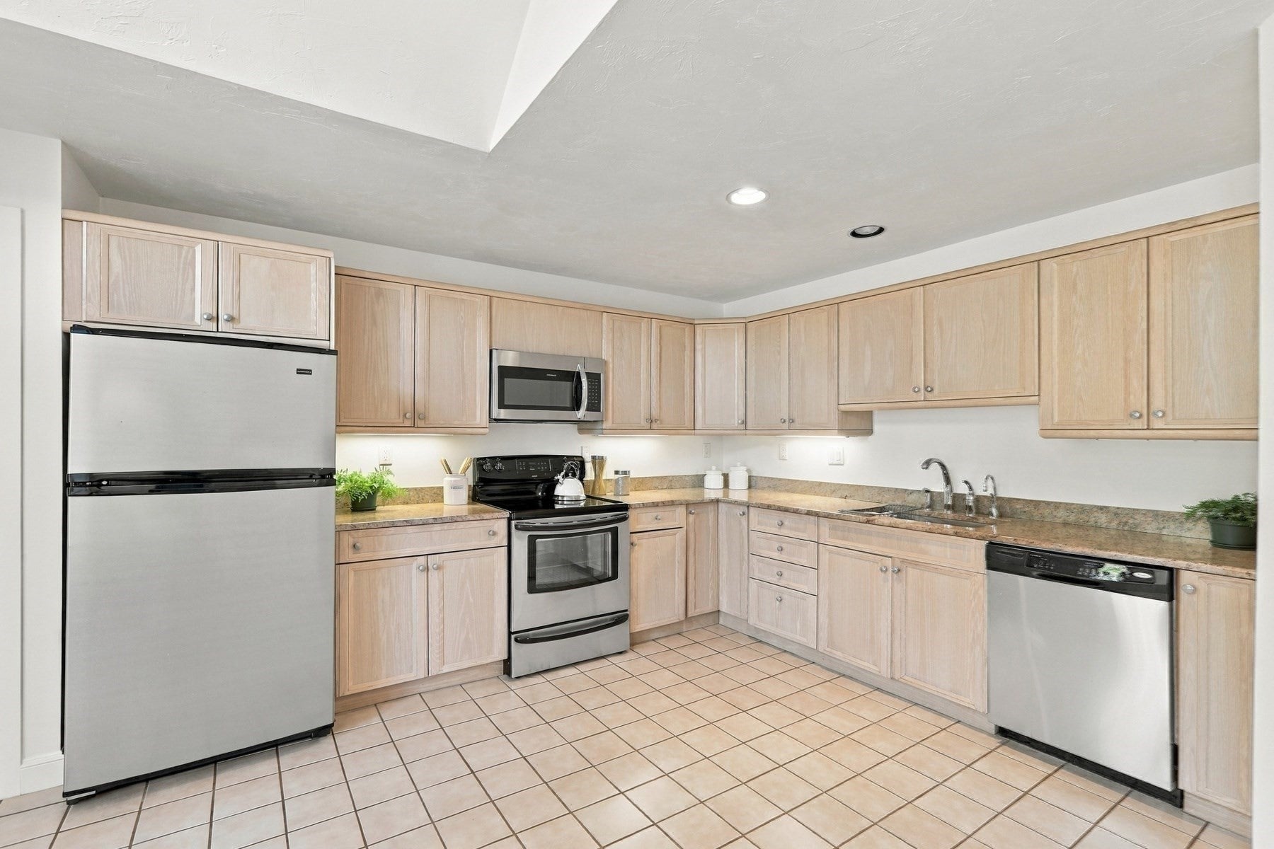 7 Wainwright Rd #47, Winchester, MA, 7 Wainwright Rd #47, Winchester, MA Photo #10