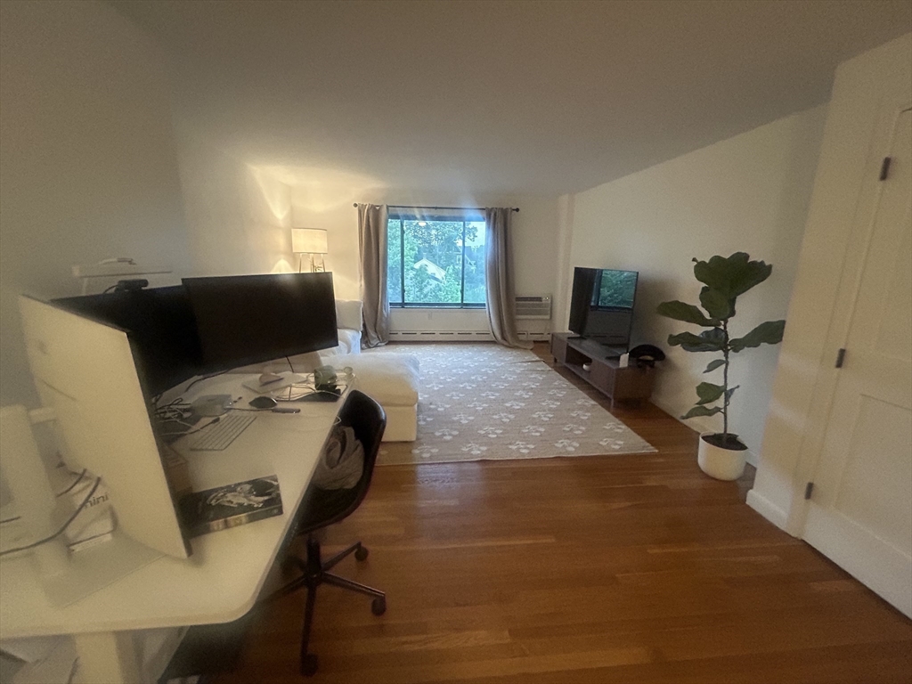 128 Pleasant 305