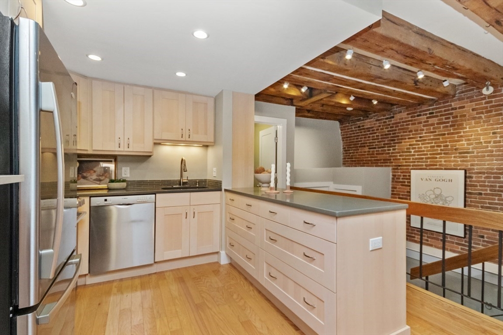 110-112 Commercial St 2