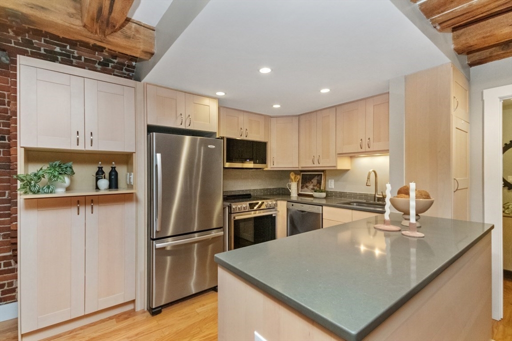 110-112 Commercial St 2