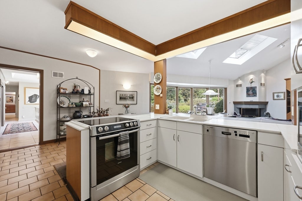 200 Crestview Circle, Longmeadow, MA, 200 Crestview Circle, Longmeadow, MA Photo #10