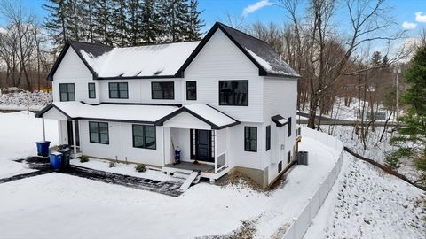 Photo of 711 Massachusetts Ave #4, Lunenburg, MA 01462 (MLS # 73466433)