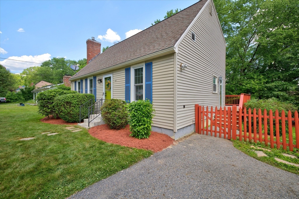 14 Aldea Ave