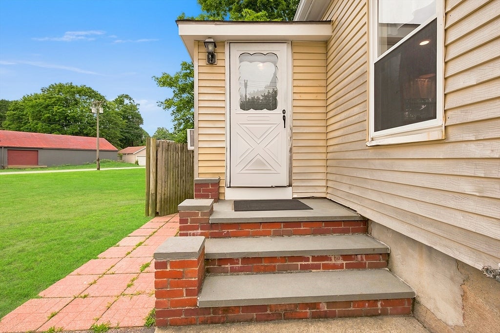 10 Sumner Ave, Middleboro, MA, 10 Sumner Ave, Middleboro, MA Photo #4