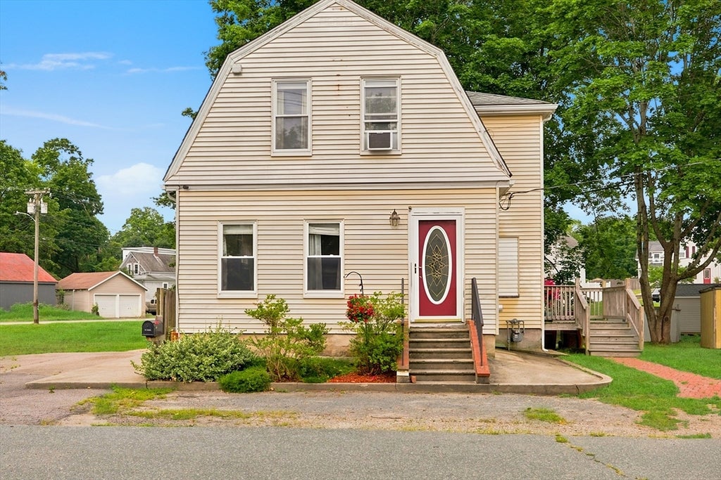 Photo of 10 Sumner Ave, Middleboro, MA