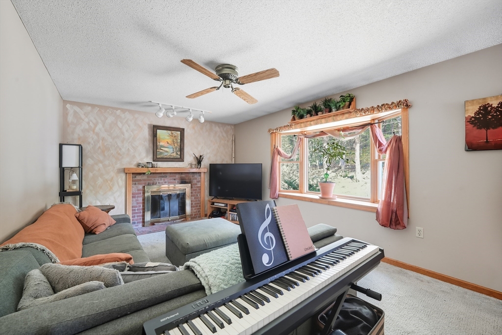 23 Pelham Hill Rd