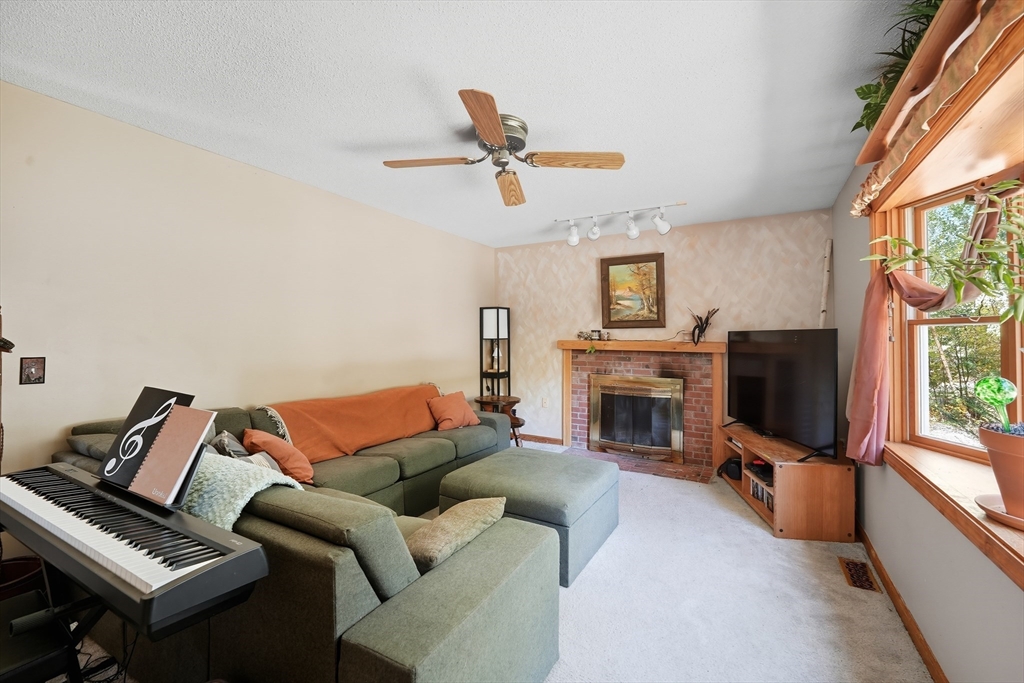 23 Pelham Hill Rd