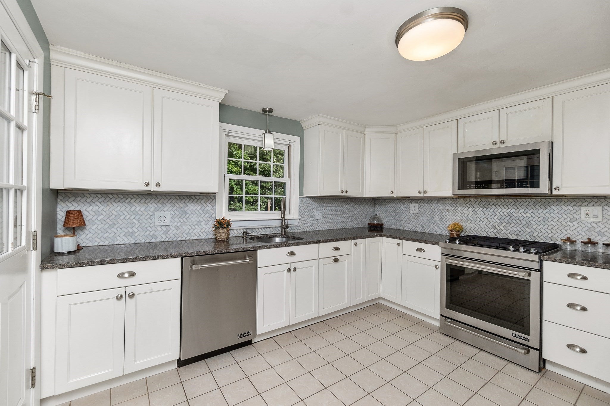 105 Beach St, Foxboro, MA, 105 Beach St, Foxboro, MA Photo #2