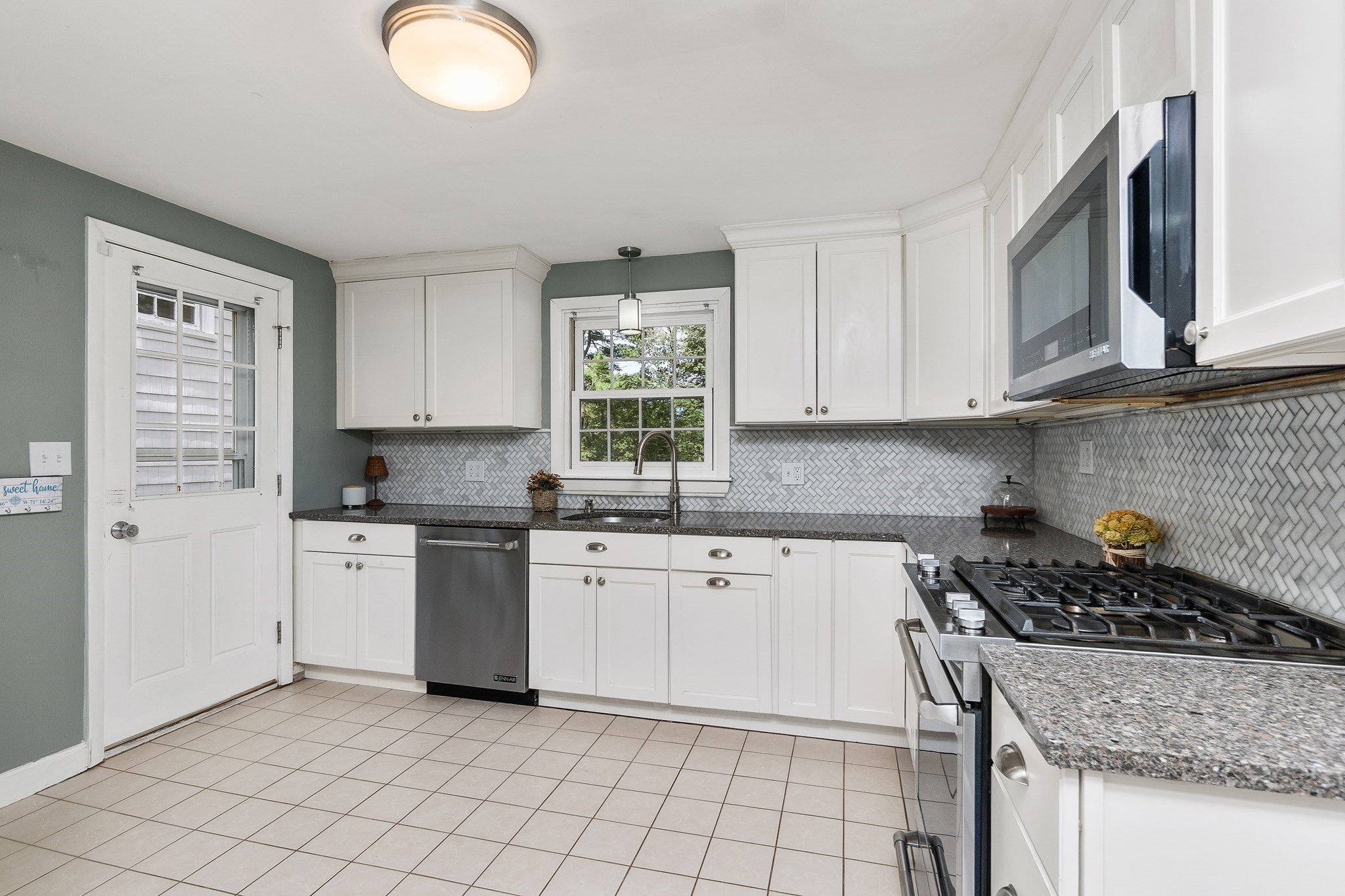 105 Beach St, Foxboro, MA, 105 Beach St, Foxboro, MA Photo #3