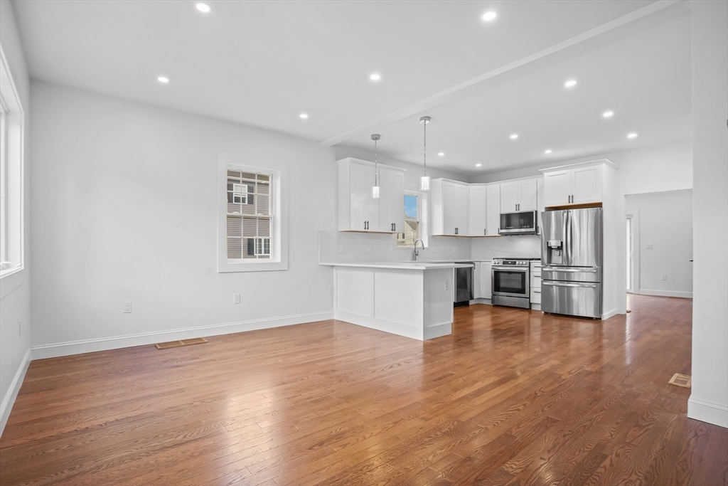 24 Cottage St