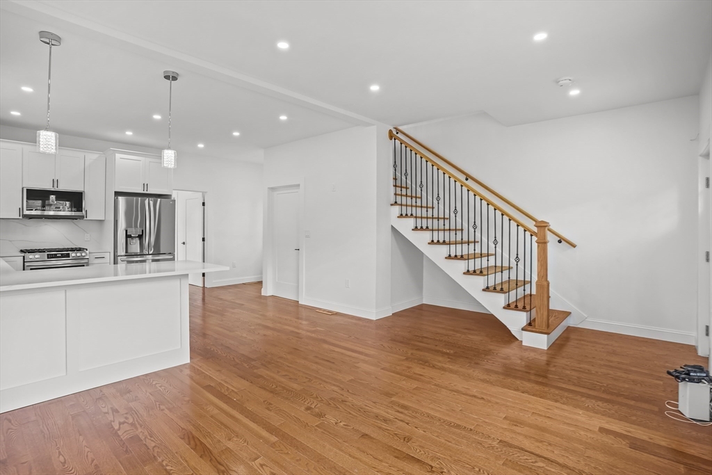 24 Cottage St
