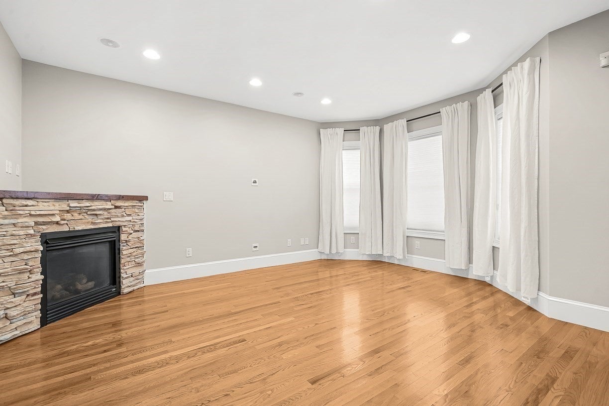 12 I St #1, Boston, MA Photo #2