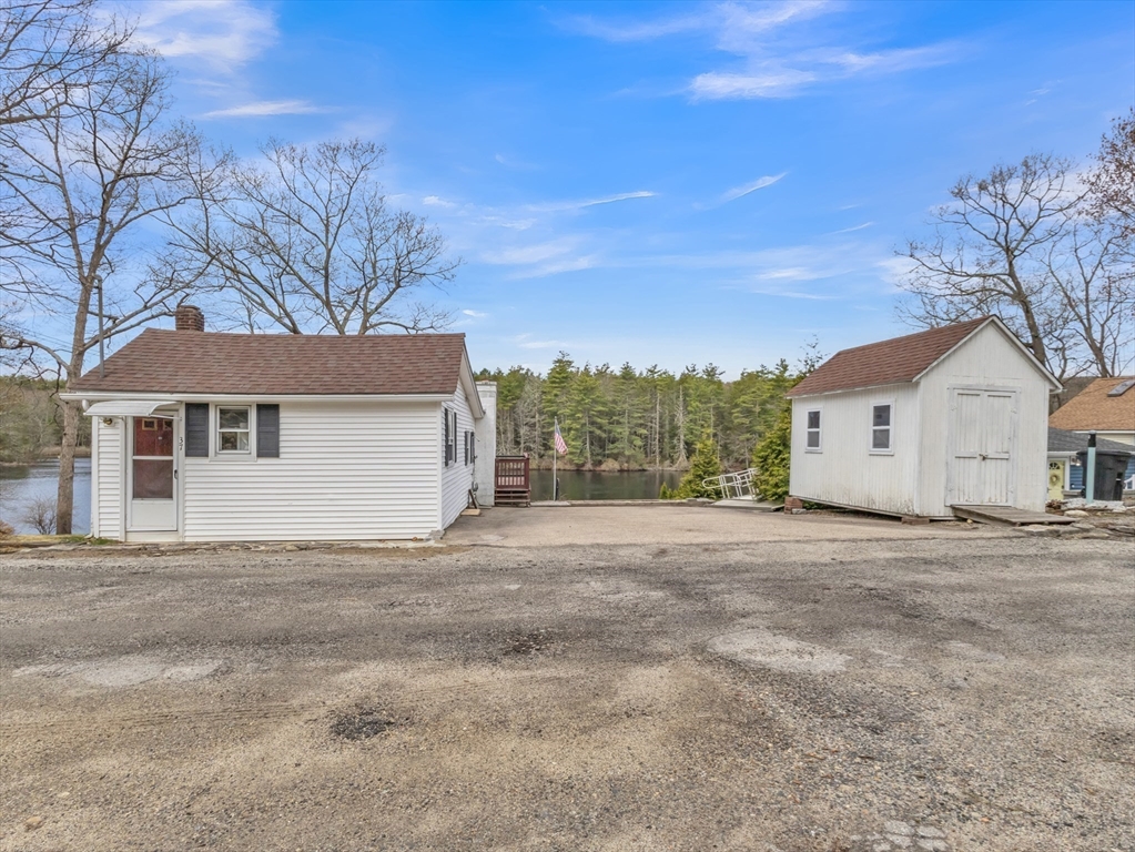 37 Cranberry Meadow Shore Rd