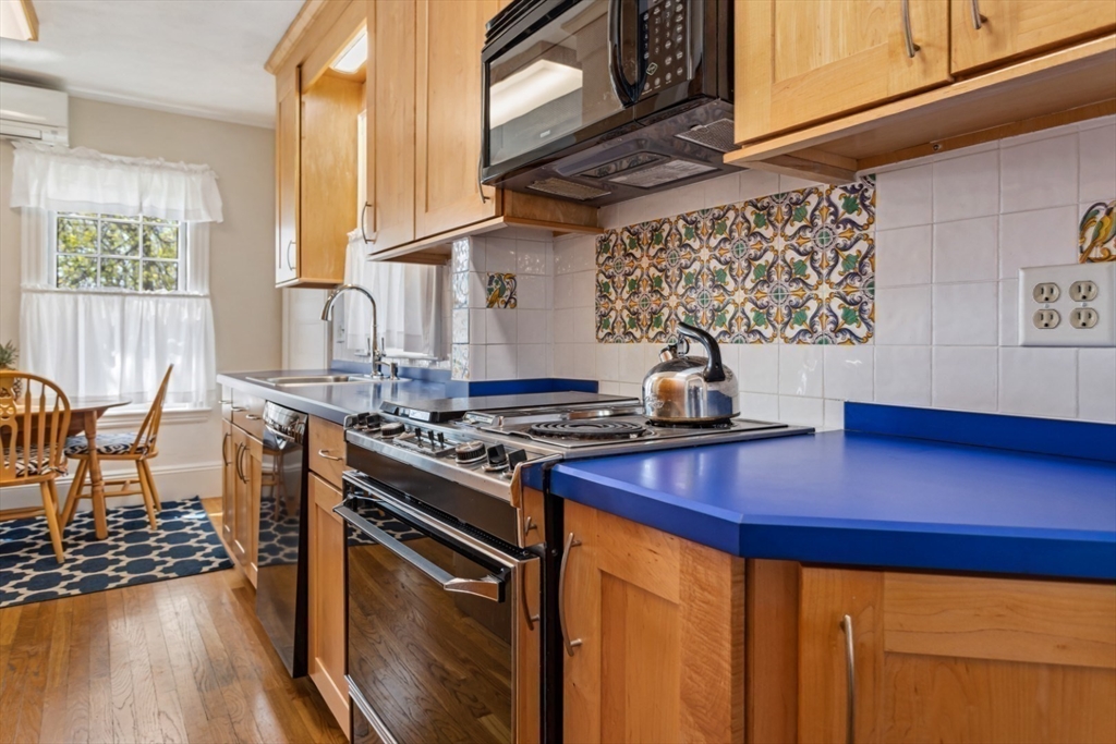 Reading, Massachusetts 01867, United States, 4 Bedrooms Bedrooms, ,2 BathroomsBathrooms,Residential,Pending,115672