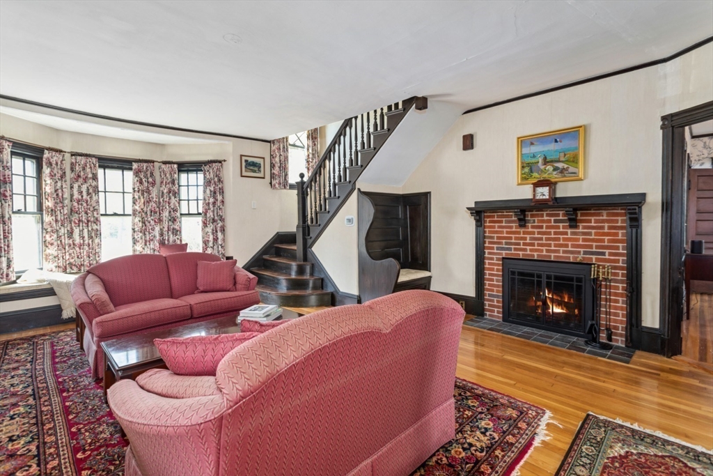 Reading, Massachusetts 01867, United States, 4 Bedrooms Bedrooms, ,2 BathroomsBathrooms,Residential,Pending,115672