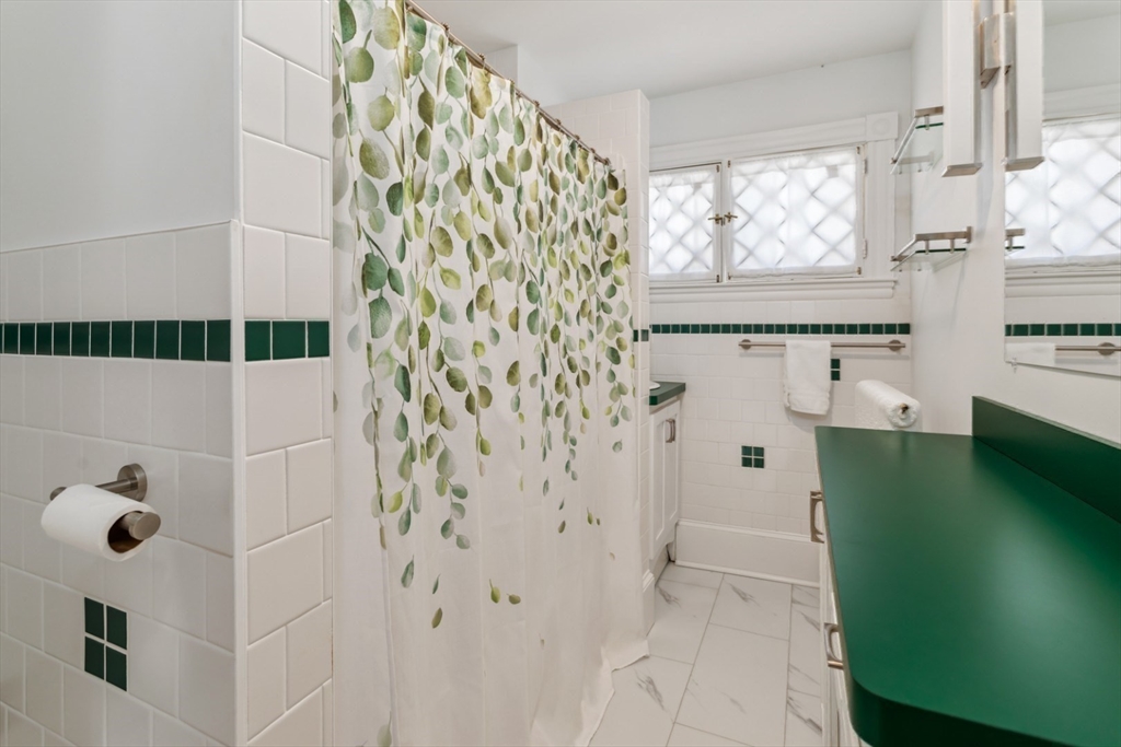 Reading, Massachusetts 01867, United States, 4 Bedrooms Bedrooms, ,2 BathroomsBathrooms,Residential,Pending,115672