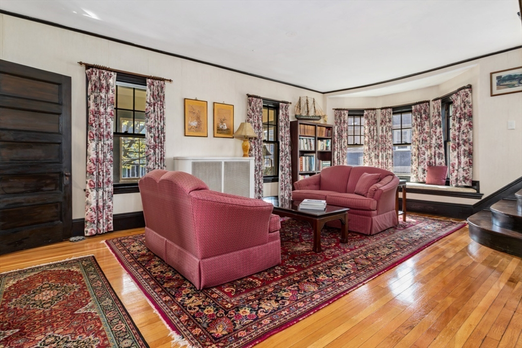 Reading, Massachusetts 01867, United States, 4 Bedrooms Bedrooms, ,2 BathroomsBathrooms,Residential,Pending,115672