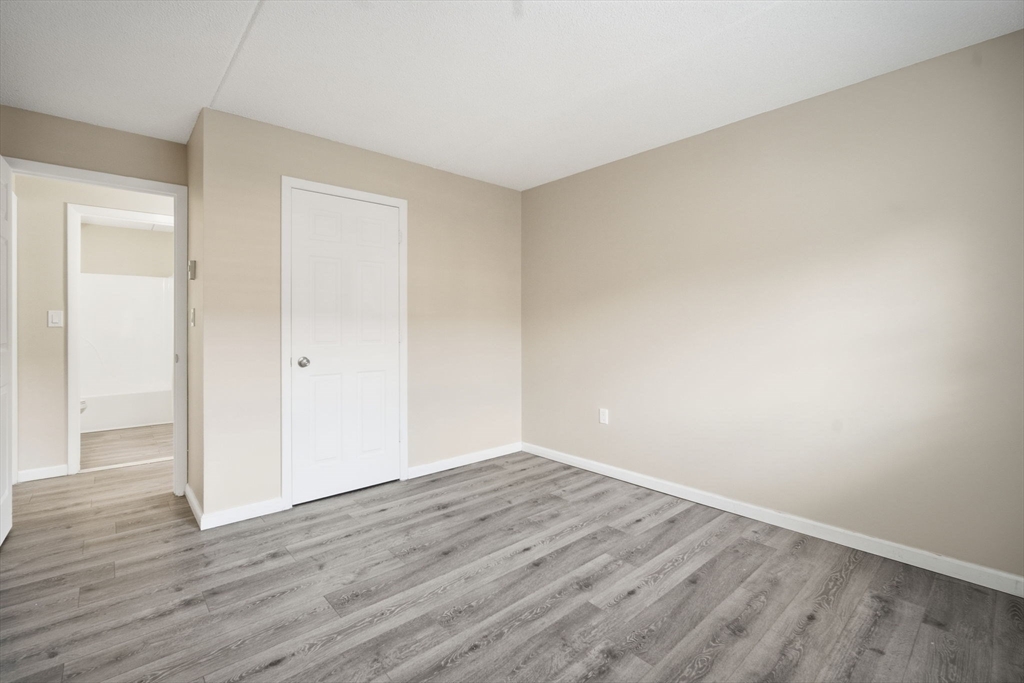 Holyoke, Massachusetts 01040, United States, 2 Bedrooms Bedrooms, ,2 BathroomsBathrooms,Residential,Active,249493