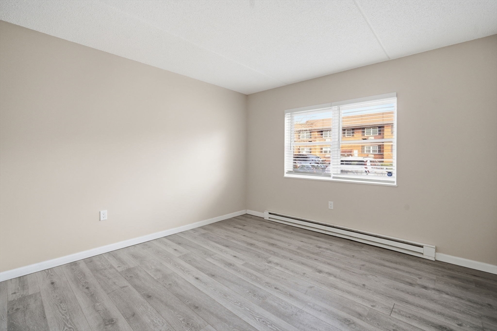 Holyoke, Massachusetts 01040, United States, 2 Bedrooms Bedrooms, ,2 BathroomsBathrooms,Residential,Active,249493