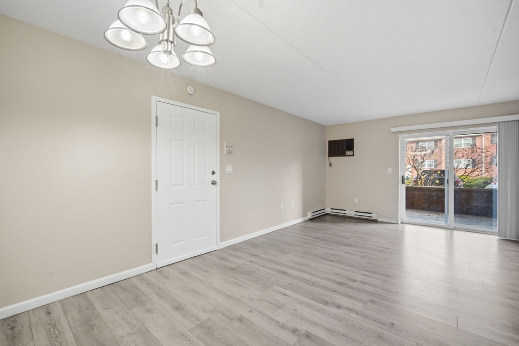 Holyoke, Massachusetts 01040, United States, 2 Bedrooms Bedrooms, ,2 BathroomsBathrooms,Residential,Active,249493