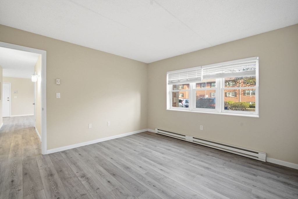 Holyoke, Massachusetts 01040, United States, 2 Bedrooms Bedrooms, ,2 BathroomsBathrooms,Residential,Active,249493